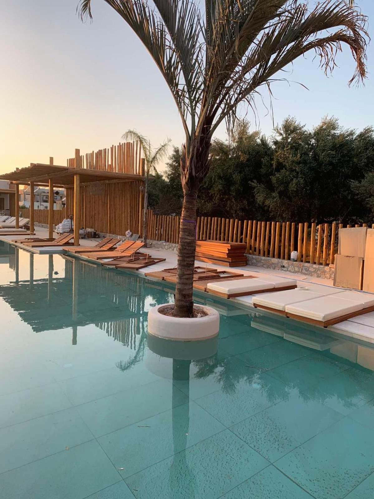 Khroma Luxury Suite 1 Beach Front Apartment Hersonissos  Exterior photo